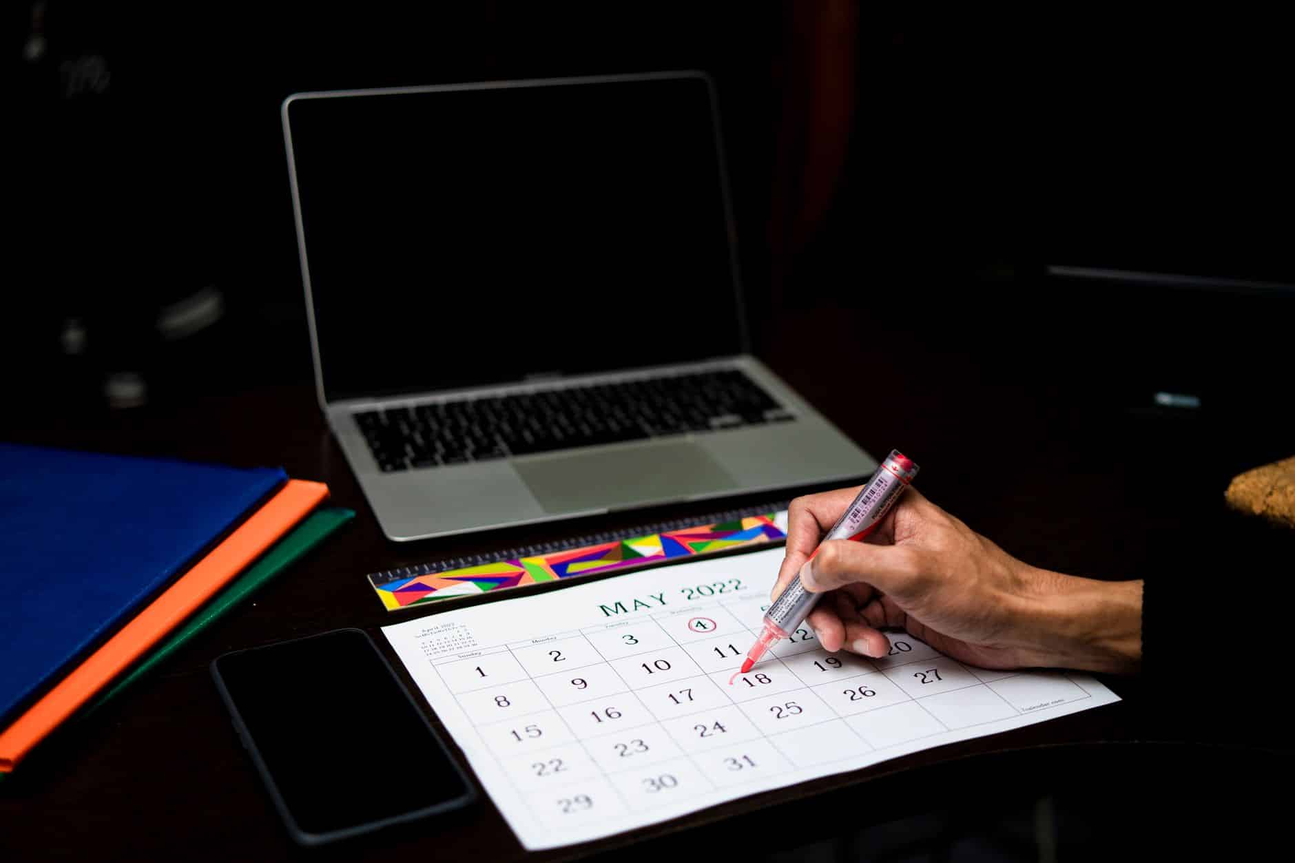 Calendrier et documents juridiques pour calcul délai prescription dette