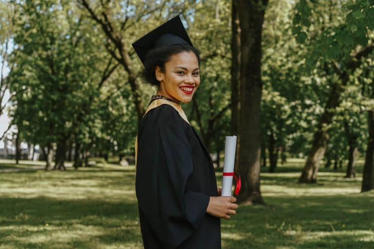 Étudiant étranger changement statut salarié devant préfecture française
