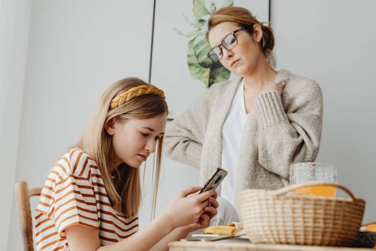 Parent vérifiant rumeur amende grève 10 mars 2025