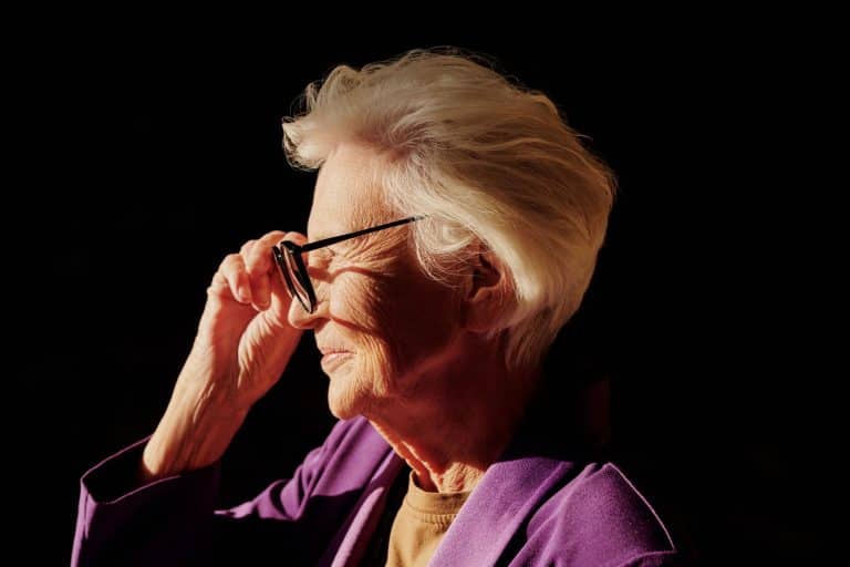 Versement assurance vie après 80 ans signature contrat senior