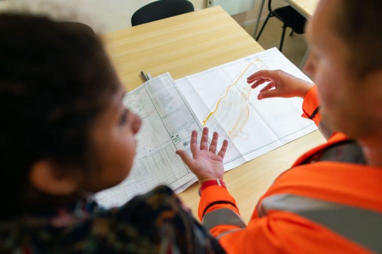 Convention collective travaux publics consultée sur chantier