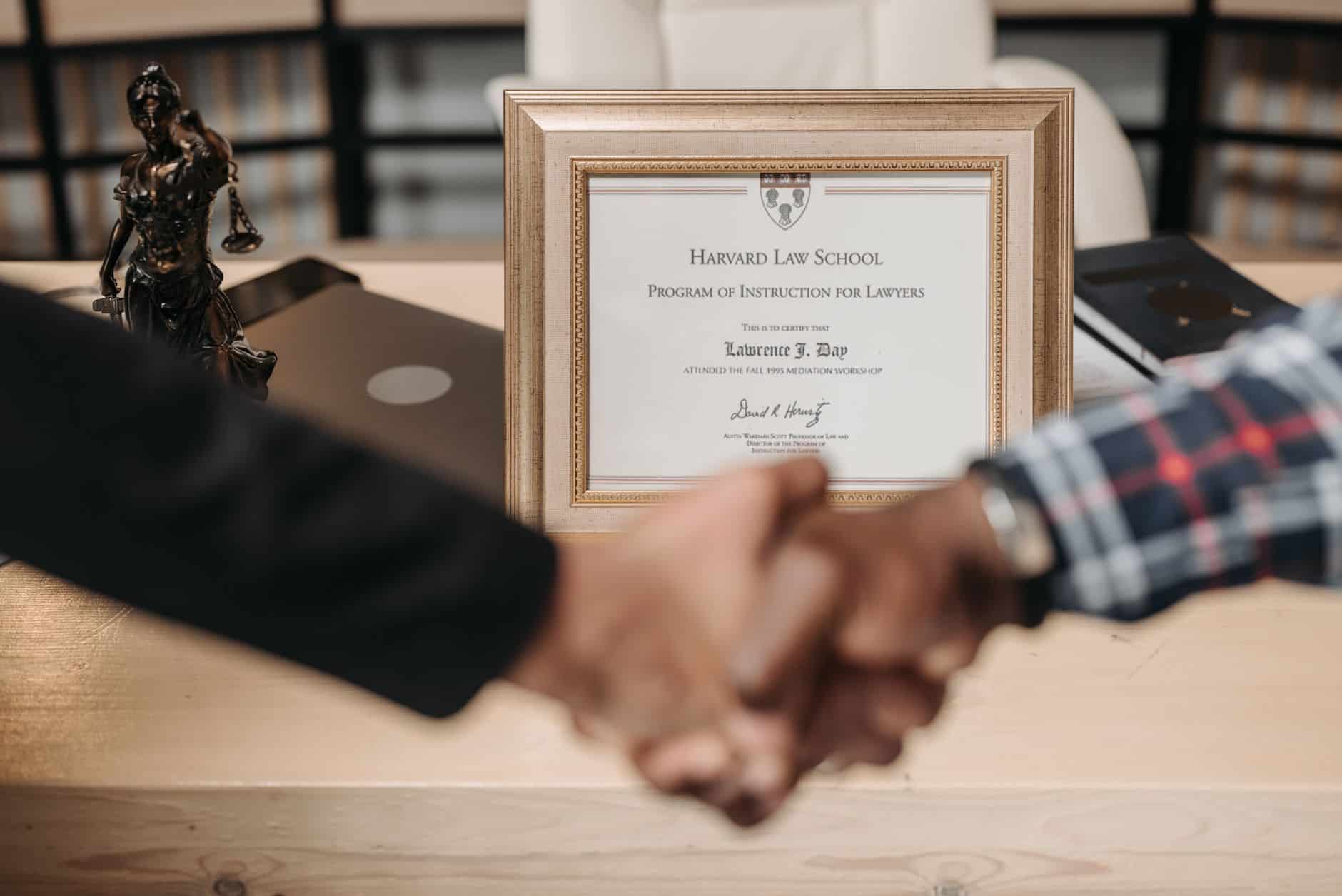 Comparatif formations juriste d'entreprise master LLM RNCP